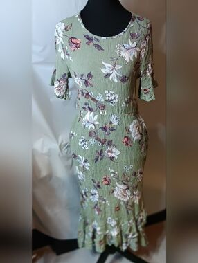 Journey Five Womens L Sage Green Floral Crinkle Maxi Dress